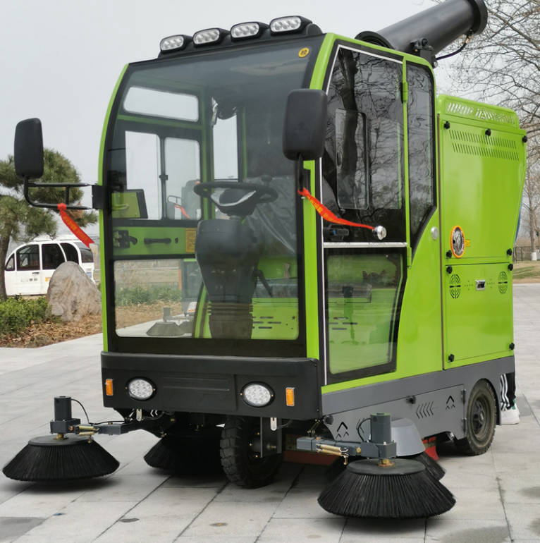 高雄道路清洁广泛应用电动环卫清扫车